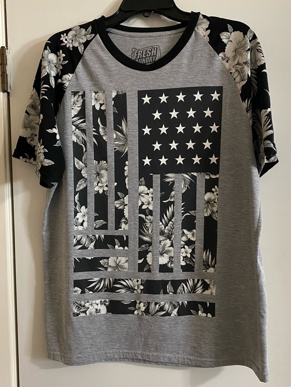 Fresh laundry Men’s Grey Floral-Print Raglan T-Shirt